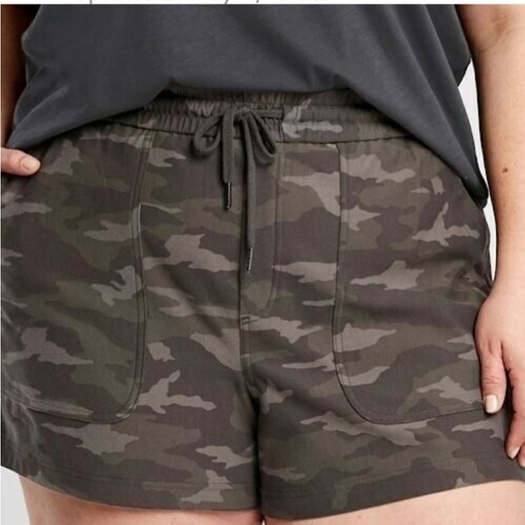 Athleta Camo Farallon Shorts Size Women’s 26 NWT - Picture 2 of 13